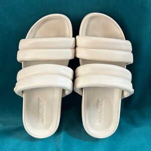 Women’s DKNY Puffy Two Strap Slides Mules Slip-On Sandals Cream Size 7B